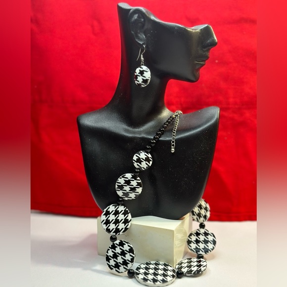 Black & White Houndstooth - Picture 2 of 2